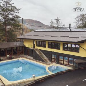Piscina incalzita de la Domeniul Girbea